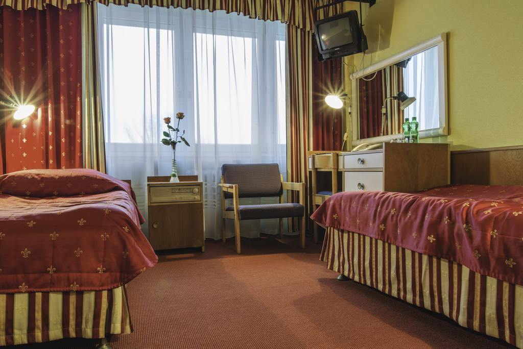 Hotel Accademia Ostrowiec Świętokrzyski Værelse billede