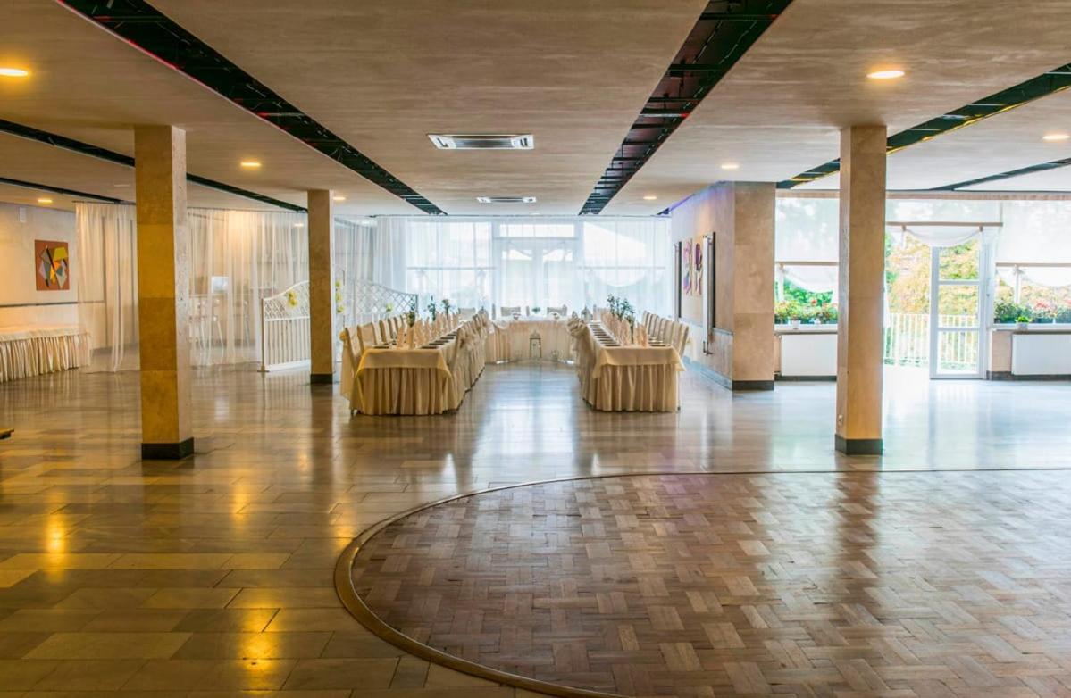 Hotel Accademia Ostrowiec Świętokrzyski Eksteriør billede