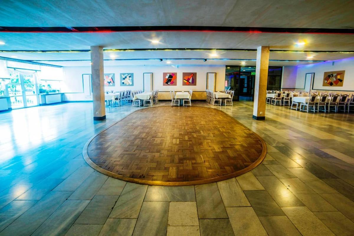 Hotel Accademia Ostrowiec Świętokrzyski Eksteriør billede