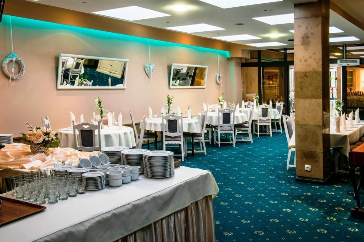 Hotel Accademia Ostrowiec Świętokrzyski Eksteriør billede